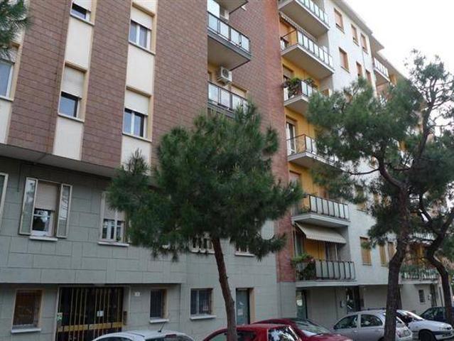 Locale Commerciale in affitto a Unione dei comuni Valli del Reno, Lavino e Samoggia, Casalecchio Di Reno