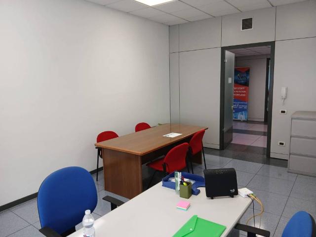 Locale Commerciale in affitto a Unione dei comuni Valli del Reno, Lavino e Samoggia, Casalecchio Di Reno