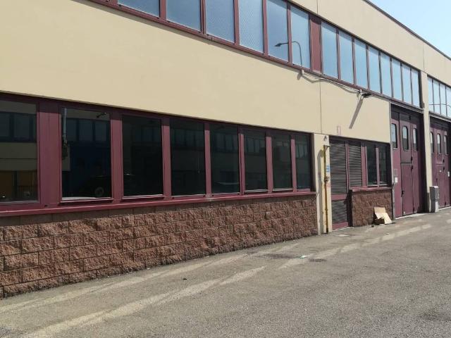 Locale Commerciale in affitto a Unione dei comuni Valli del Reno, Lavino e Samoggia, Casalecchio Di Reno