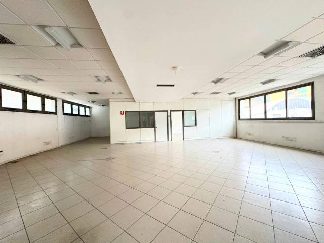 Locale Commerciale in affitto a Croce di Casalecchio, Casalecchio Di Reno