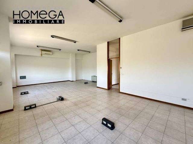 Locale Commerciale in affitto a Unione dei comuni Valli del Reno, Lavino e Samoggia, Casalecchio Di Reno