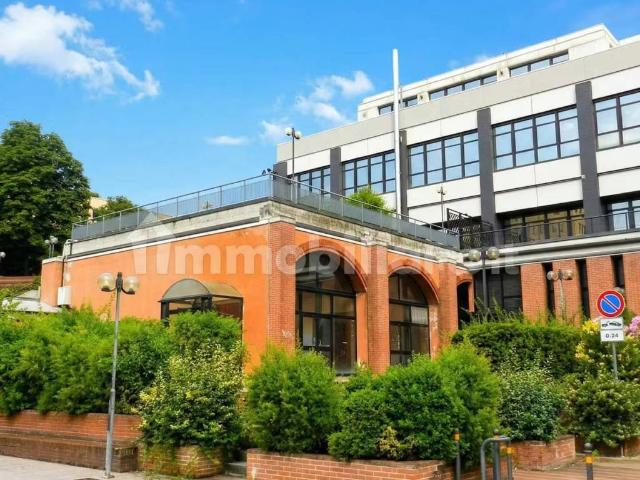 Locale Commerciale in affitto a Unione dei comuni Valli del Reno, Lavino e Samoggia, Casalecchio Di Reno