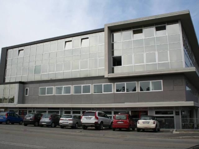 Locale Commerciale in affitto a Unione dei comuni Valli del Reno, Lavino e Samoggia, Casalecchio Di Reno