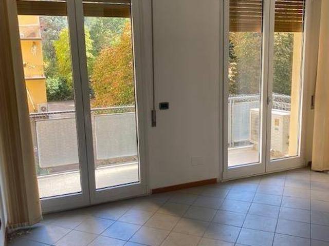Locale Commerciale in affitto a Unione dei comuni Valli del Reno, Lavino e Samoggia, Casalecchio Di Reno