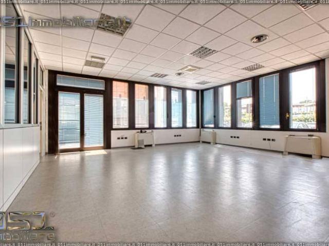 Locale Commerciale in affitto a Unione dei comuni Valli del Reno, Lavino e Samoggia, Casalecchio Di Reno