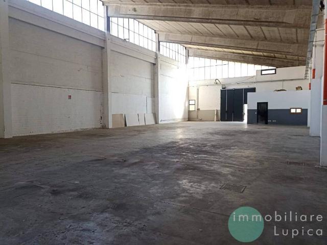 Locale Commerciale in affitto a Unione dei comuni Valli del Reno, Lavino e Samoggia, Casalecchio Di Reno