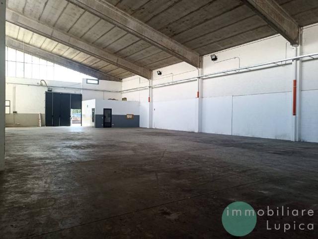Locale Commerciale in affitto a Unione dei comuni Valli del Reno, Lavino e Samoggia, Casalecchio Di Reno