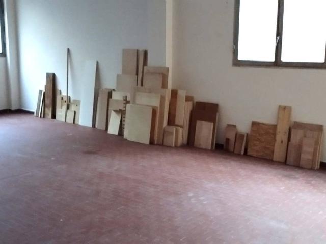 Locale Commerciale in affitto a Unione dei comuni Valli del Reno, Lavino e Samoggia, Casalecchio Di Reno