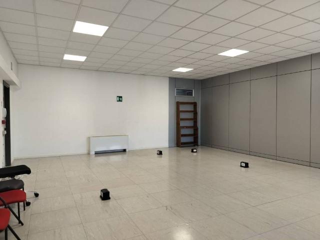 Locale Commerciale in affitto a Unione dei comuni Valli del Reno, Lavino e Samoggia, Casalecchio Di Reno