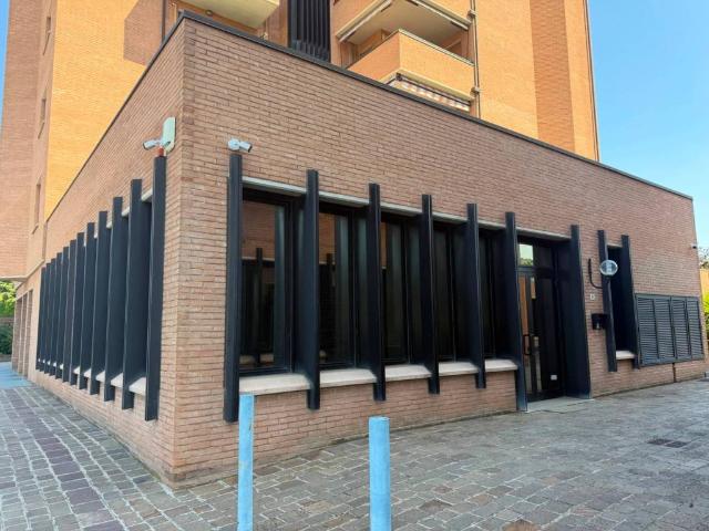 Locale Commerciale in affitto a Unione dei comuni Valli del Reno, Lavino e Samoggia, Casalecchio Di Reno