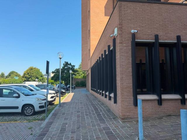 Locale Commerciale in affitto a Unione dei comuni Valli del Reno, Lavino e Samoggia, Casalecchio Di Reno