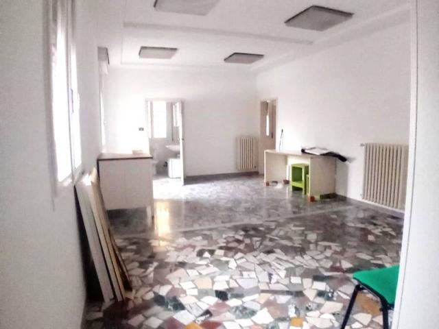 Locale Commerciale in affitto a Unione dei comuni Valli del Reno, Lavino e Samoggia, Casalecchio Di Reno