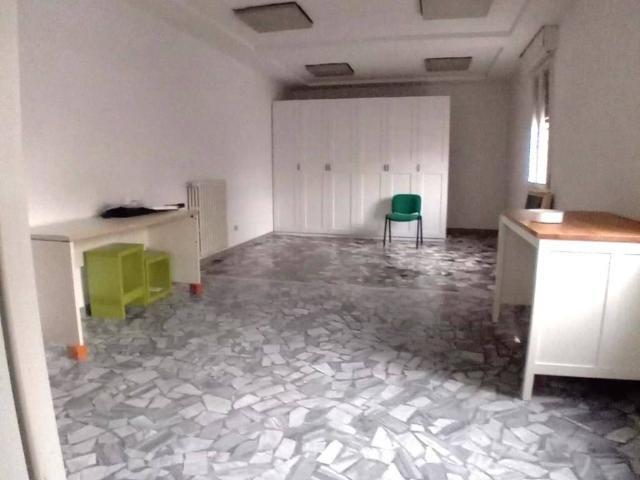 Locale Commerciale in affitto a Unione dei comuni Valli del Reno, Lavino e Samoggia, Casalecchio Di Reno