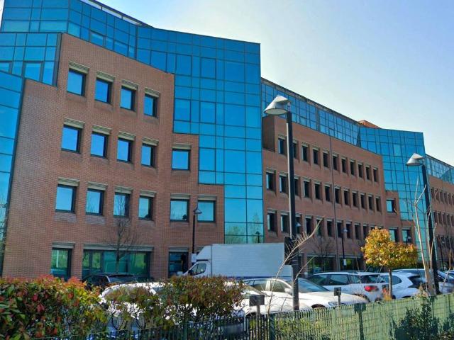 Locale Commerciale in affitto a Unione dei comuni Valli del Reno, Lavino e Samoggia, Casalecchio Di Reno