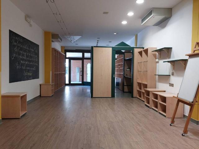 Locale Commerciale in affitto a Nuovo Circondario Imolese, Casalfiumanese