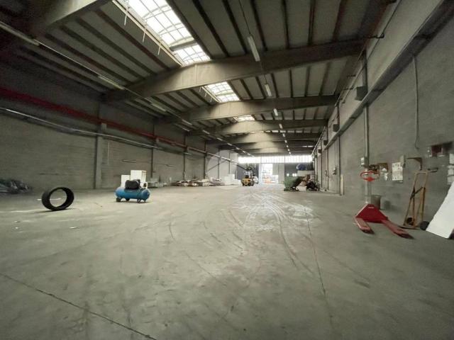 Locale Commerciale in affitto a Tresinaro - Secchia, Re