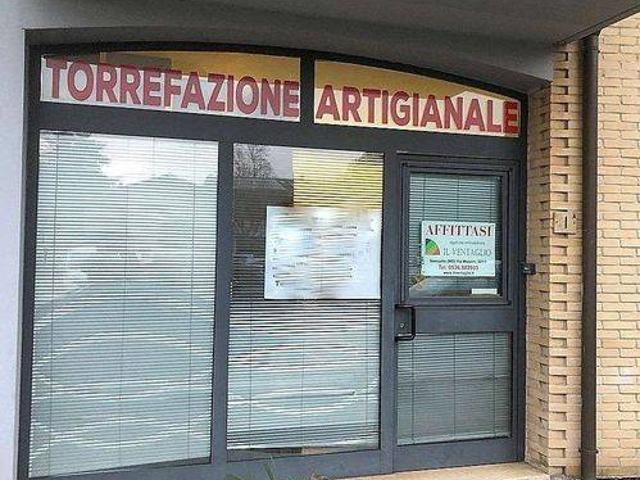 Locale Commerciale in affitto a Tresinaro - Secchia, Re