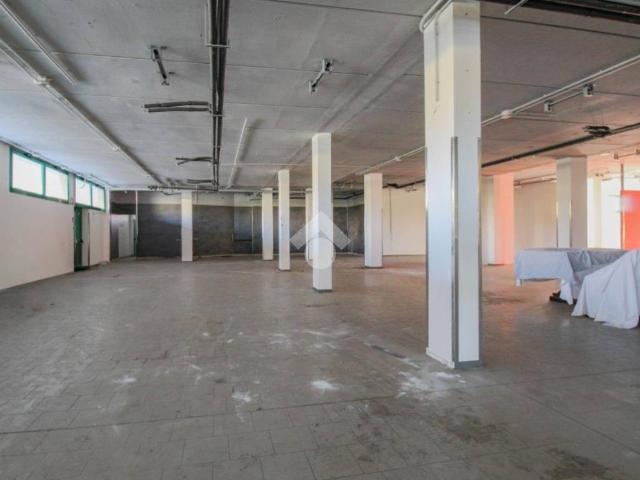 Locale Commerciale in affitto a Tresinaro - Secchia, Re
