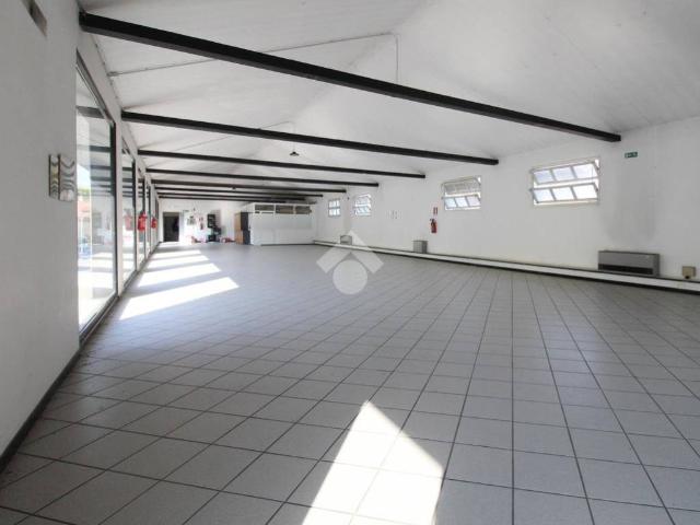 Locale Commerciale in affitto a Tresinaro - Secchia, Re