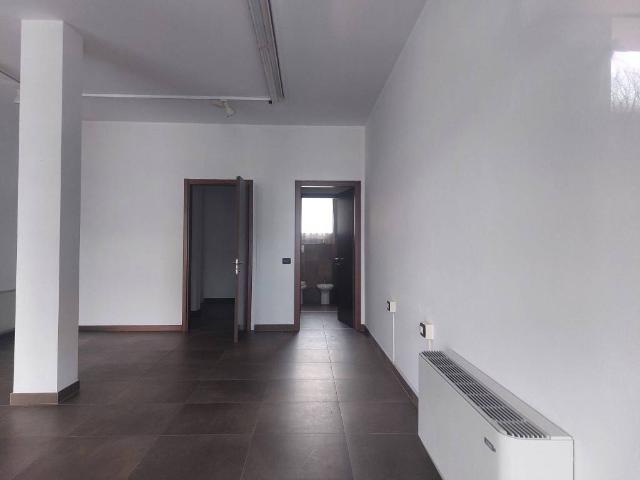 Locale Commerciale in affitto a Tresinaro - Secchia, Re