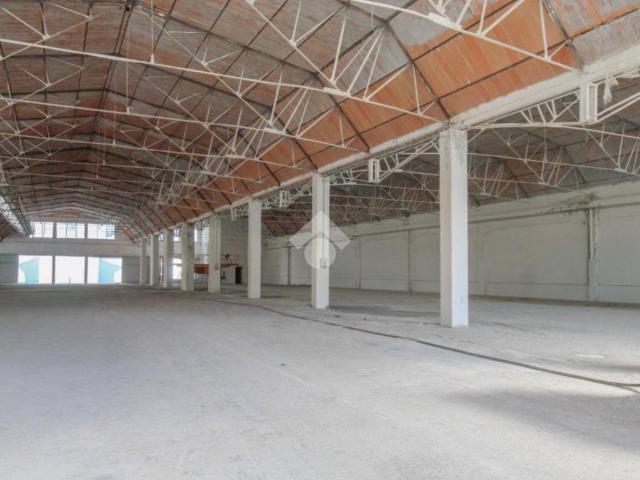 Locale Commerciale in affitto a Tresinaro - Secchia, Re
