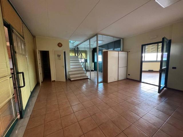 Locale Commerciale in affitto a Casalmaggiore, Lombardia