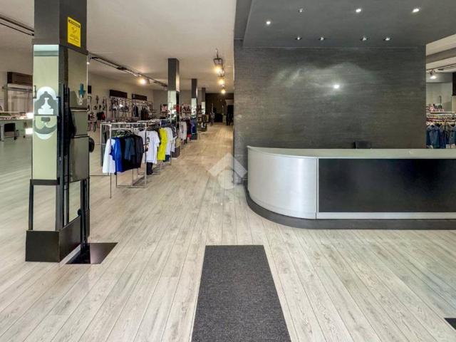 Locale Commerciale in affitto a Casalmaggiore, Lombardia