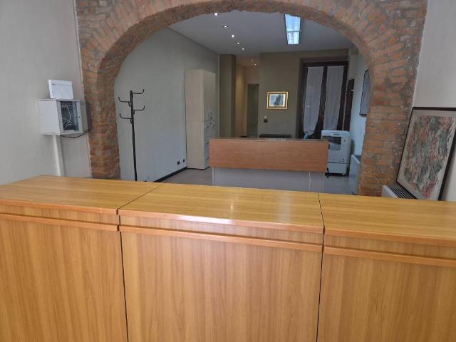 Locale Commerciale in affitto a Casalmaggiore, Lombardia