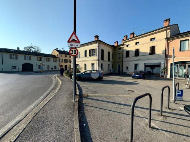 Locale Commerciale in affitto a Casalmaggiore, Lombardia