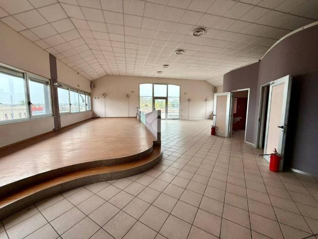 Locale Commerciale in affitto a Casalmaggiore, Lombardia