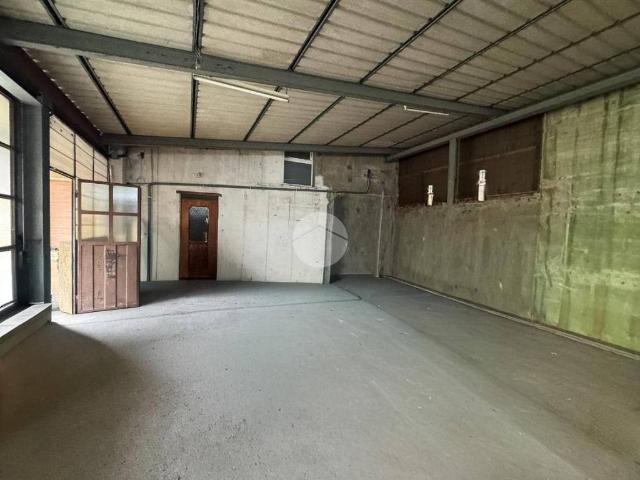 Locale Commerciale in affitto a Casalmoro, Lombardia