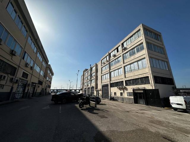 Locale Commerciale in affitto a Casalnuovo Di Napoli, Campania