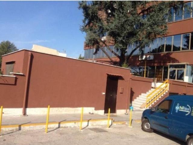 Locale Commerciale in affitto a Casalnuovo Di Napoli, Campania
