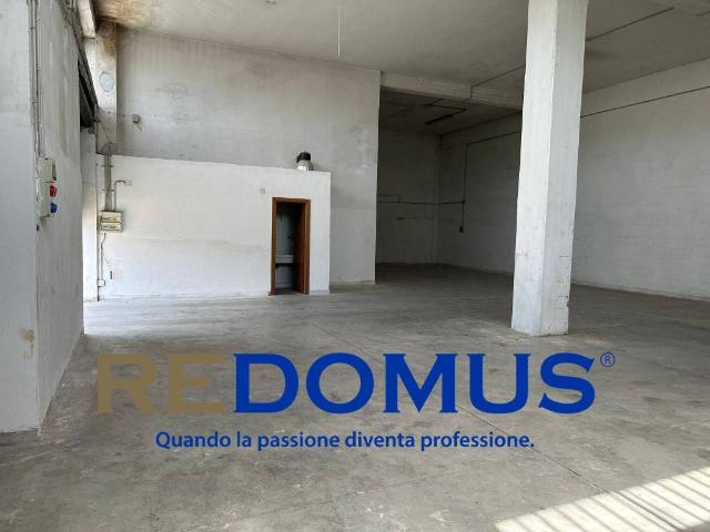 Locale Commerciale in affitto a Casalnuovo Di Napoli, Campania