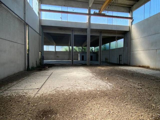 Locale Commerciale in affitto a Casalpusterlengo, Lombardia