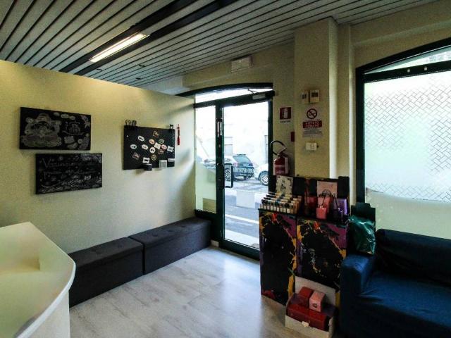 Locale Commerciale in affitto a Casalpusterlengo, Lombardia