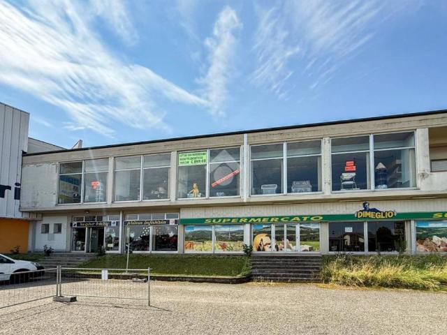 Locale Commerciale in affitto a Casalpusterlengo