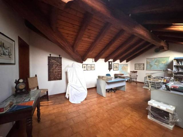 Locale Commerciale in affitto a Casalserugo, Veneto