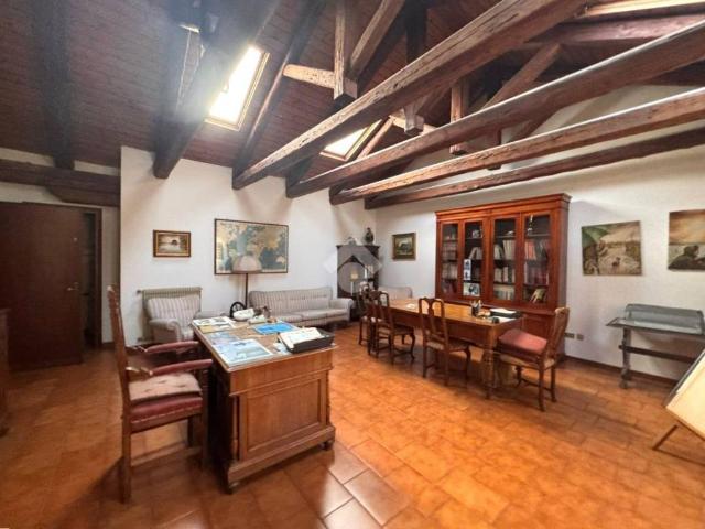 Locale Commerciale in affitto a Casalserugo, Veneto
