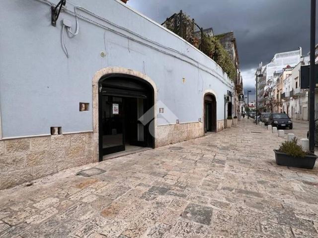 Locale Commerciale in affitto a Puglia, Bari