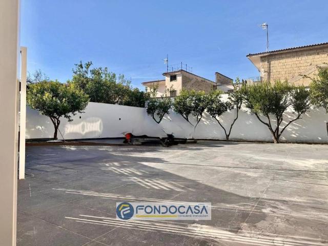 Locale Commerciale in affitto a Casandrino, Campania