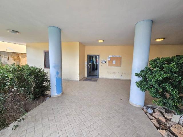 Locale Commerciale in affitto a Casandrino, Campania