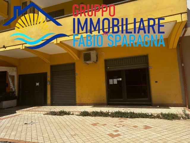Locale Commerciale in affitto a Casapulla, Campania
