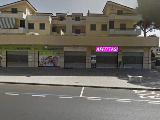 Locale Commerciale in affitto a Casapulla, Campania