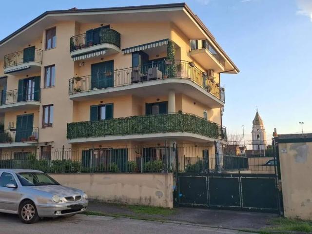 Locale Commerciale in affitto a Casapulla, Campania