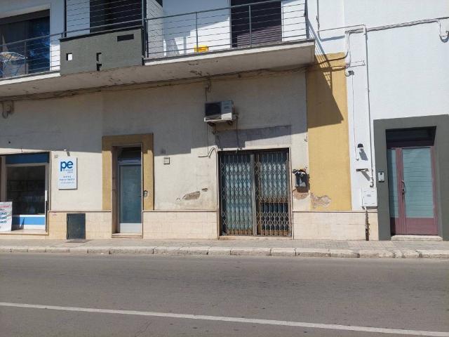 Locale Commerciale in affitto a Puglia, Lecce