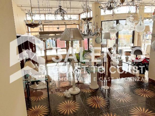 Locale Commerciale in affitto a Puglia, Lecce