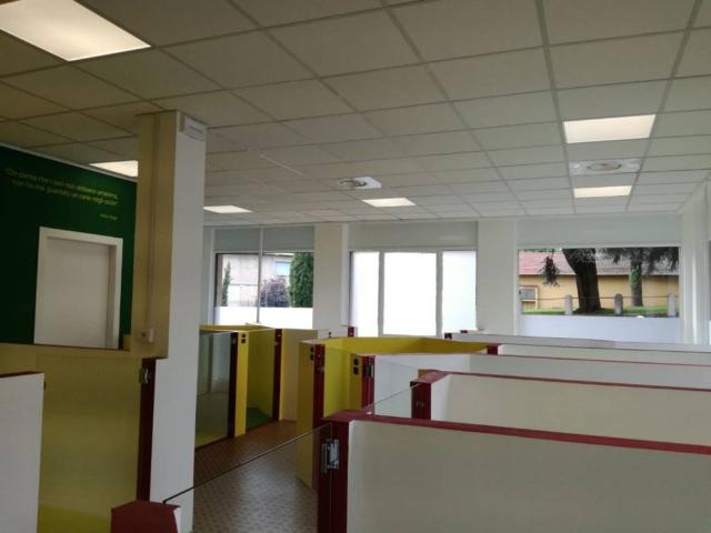 Locale Commerciale in vendita a Galgiana, Casatenovo