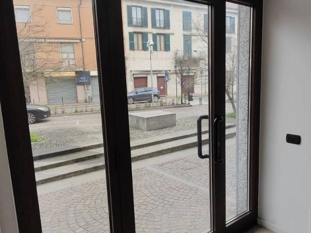 Locale Commerciale in affitto a Galgiana, Casatenovo