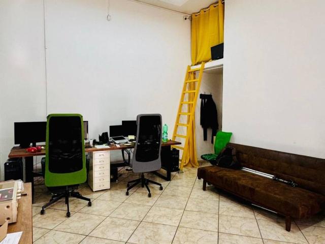 Locale Commerciale in affitto a Casavatore, Campania